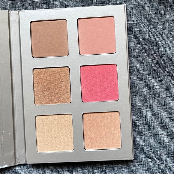 ICONIC LONDON Blaze Chaser Face Palette - Picture 3 of 7